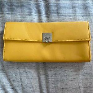 Yellow clutch